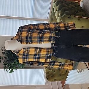 Forever21 cropped button up size small